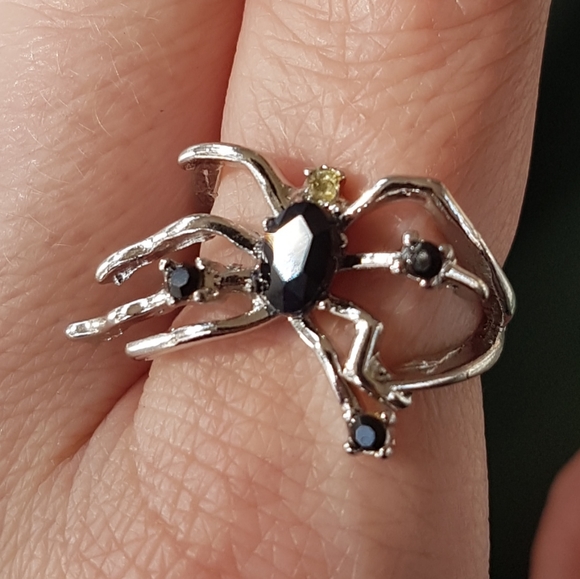 🕷️ Black Gems Spider Ring - Picture 4 of 5